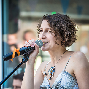 Diane BONNAURE - Chant/Saxophone/Percussion